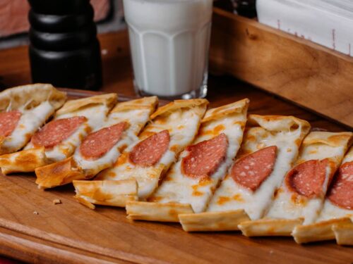 Sucuklu Kaşarlı Pide