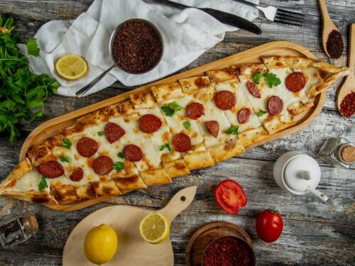 Sucuklu Yumurtalı Pide